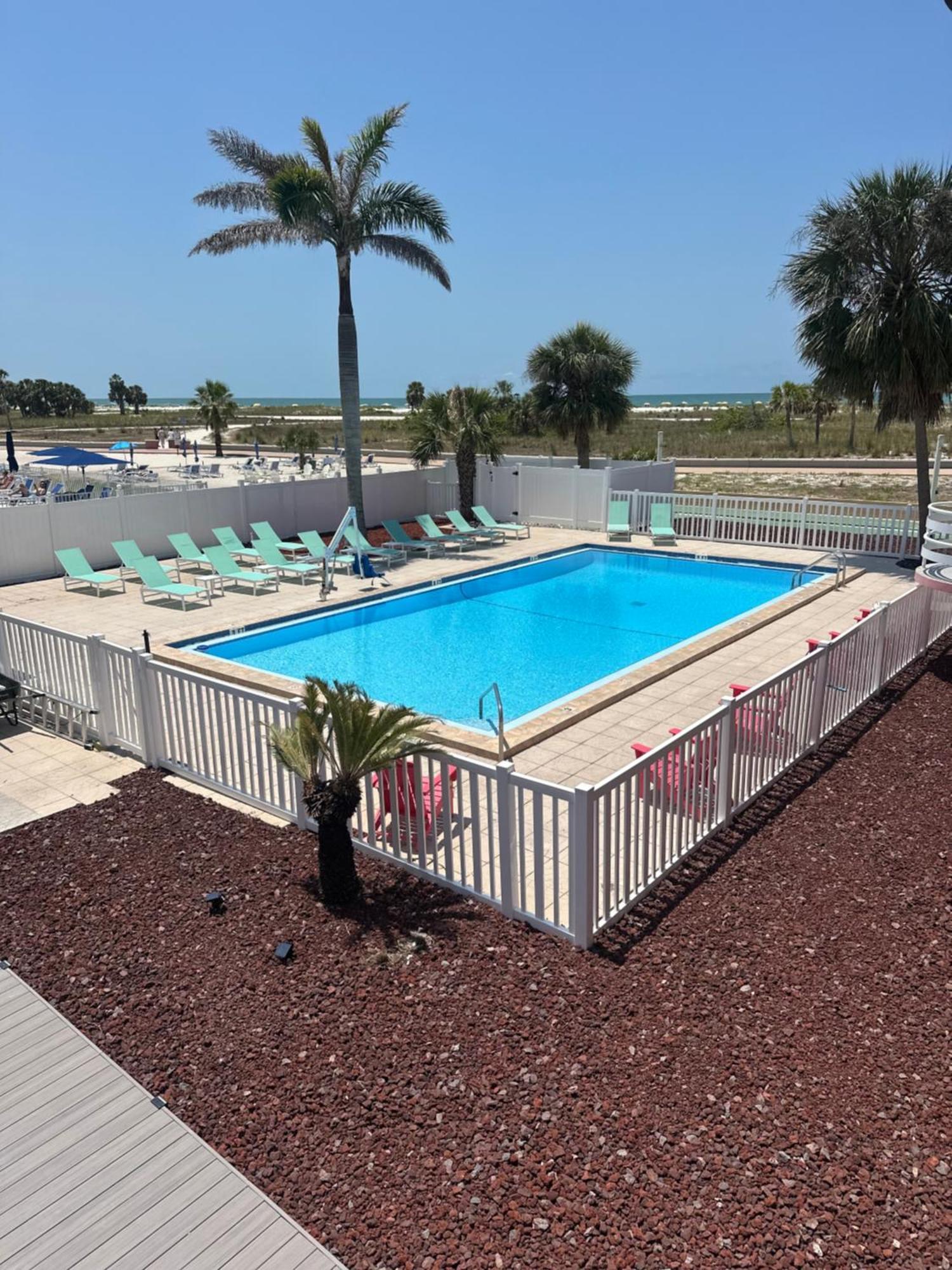 Arvilla Resort St. Pete Beach Exterior photo