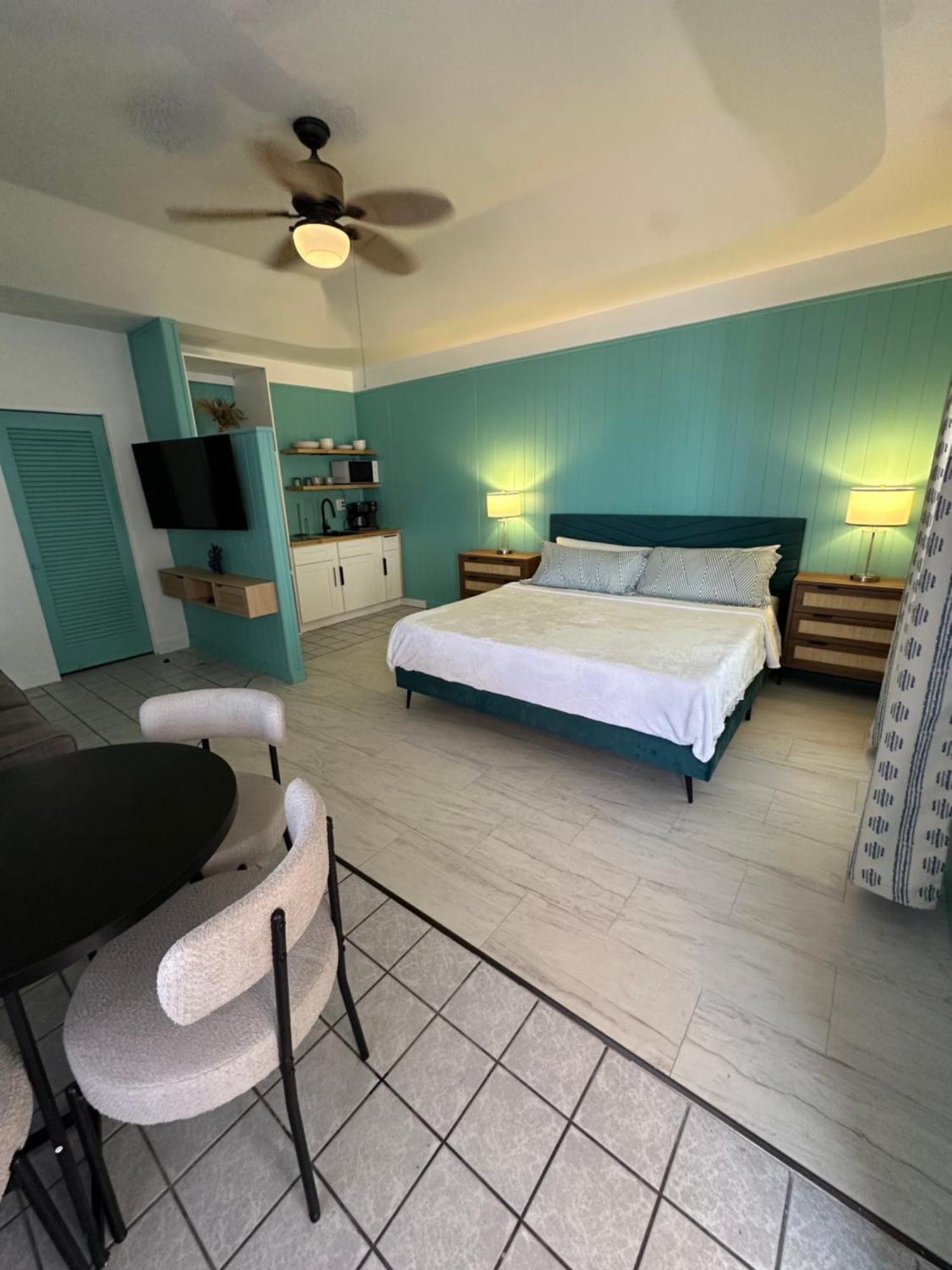 Arvilla Resort St. Pete Beach Exterior photo